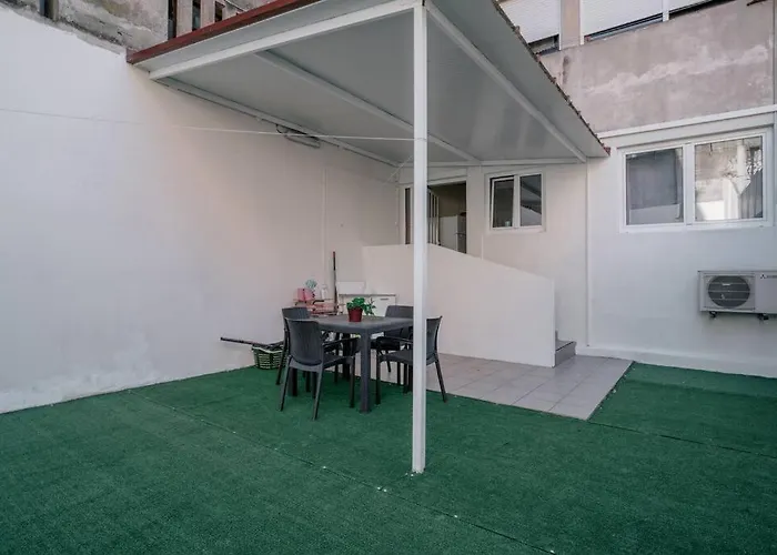 Отель Bonjardim In Center