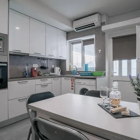 Bonjardim In Center *