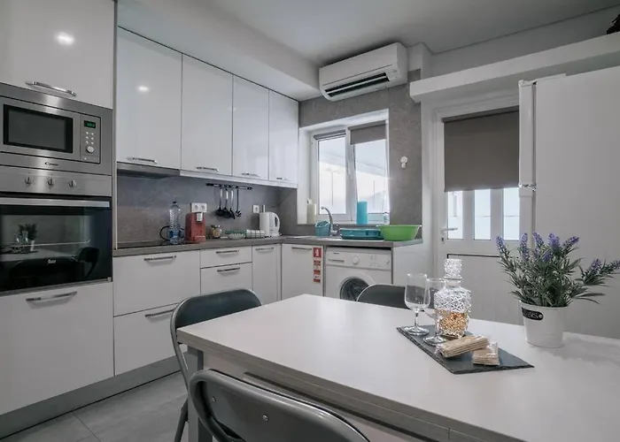 Bonjardim In Center *